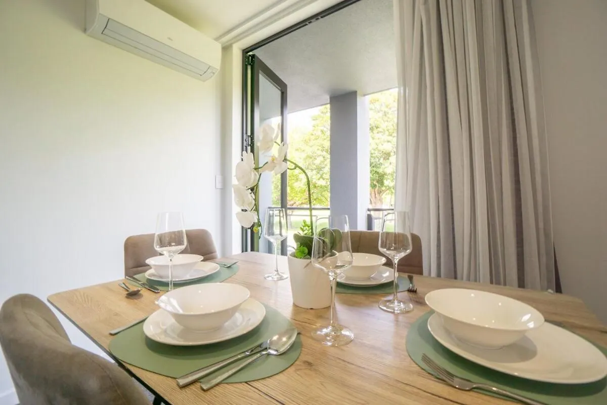 Touch of Class CBD, free park Christchurch Apartment