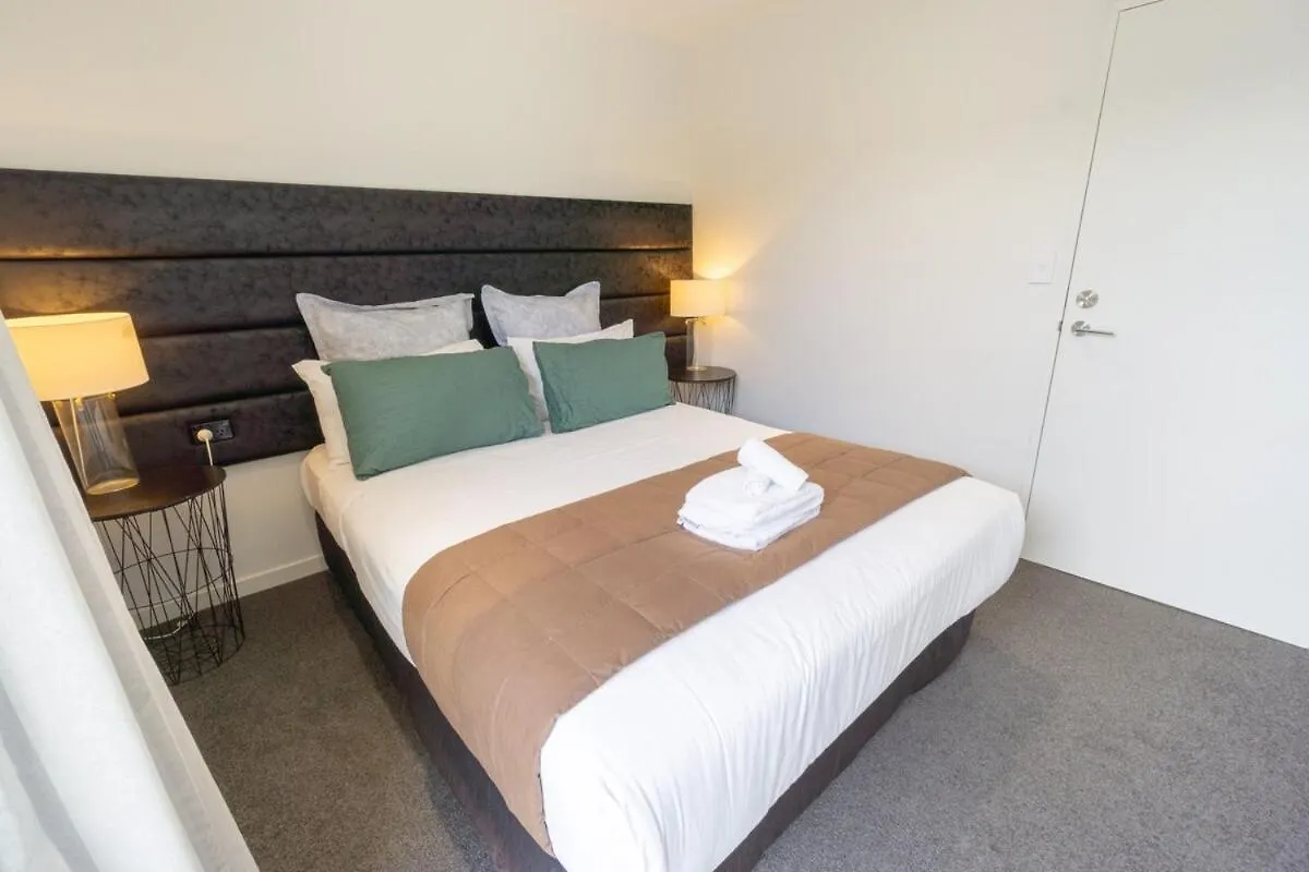 Touch of Class CBD, free park Christchurch Apartment