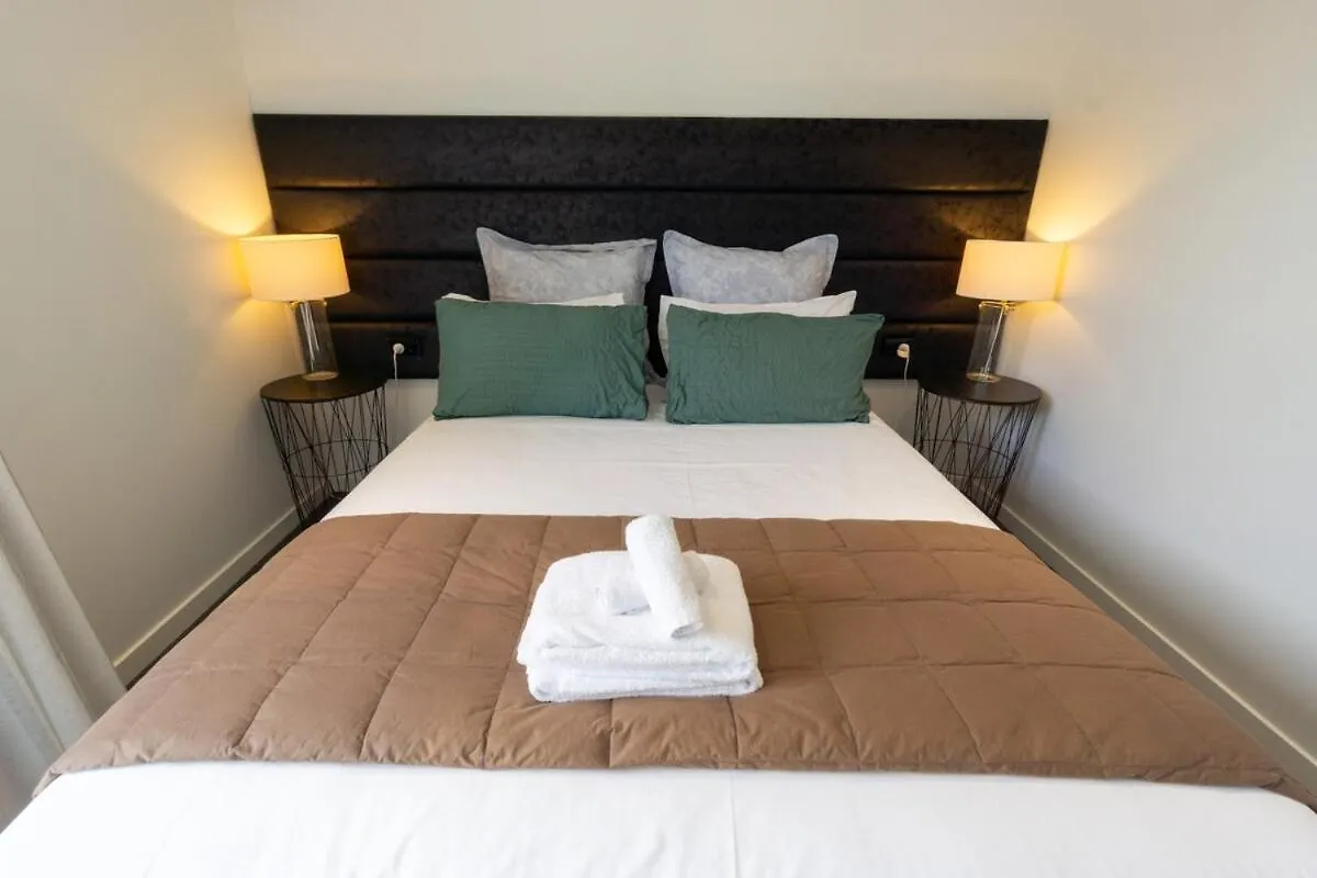 Touch of Class CBD, free park Christchurch Apartment